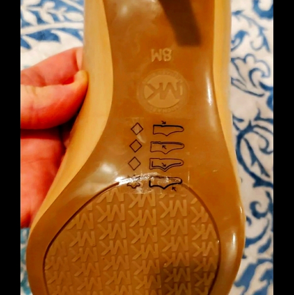 Heels - Picture 2 of 6